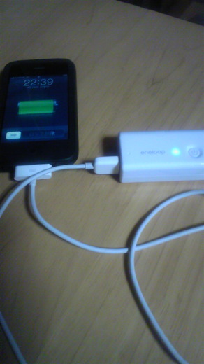 KBC-L3ASでiPhone3Gを充電中